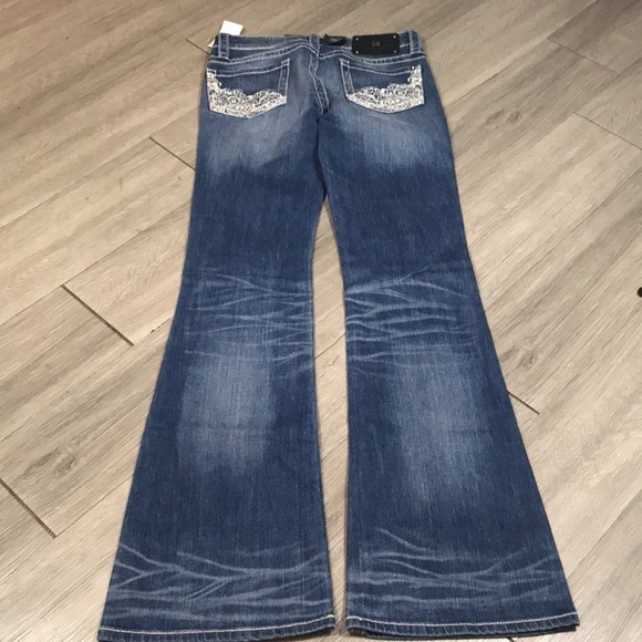 District 9 NWT Medium Wash Joplin Flare Jeans size 27 Long - Picture 4 of 9